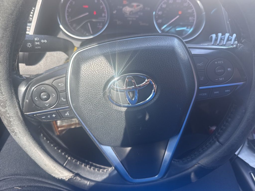 2018 Toyota Camry XLE photo 11