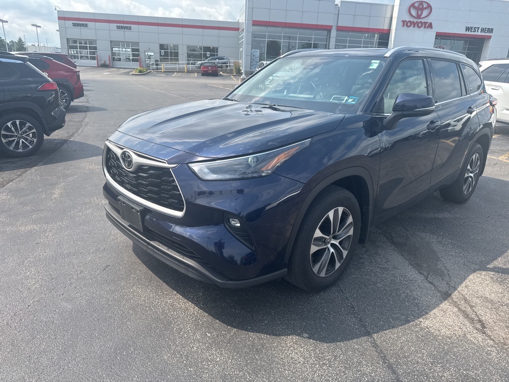 2022 Toyota Highlander XLE photo 3