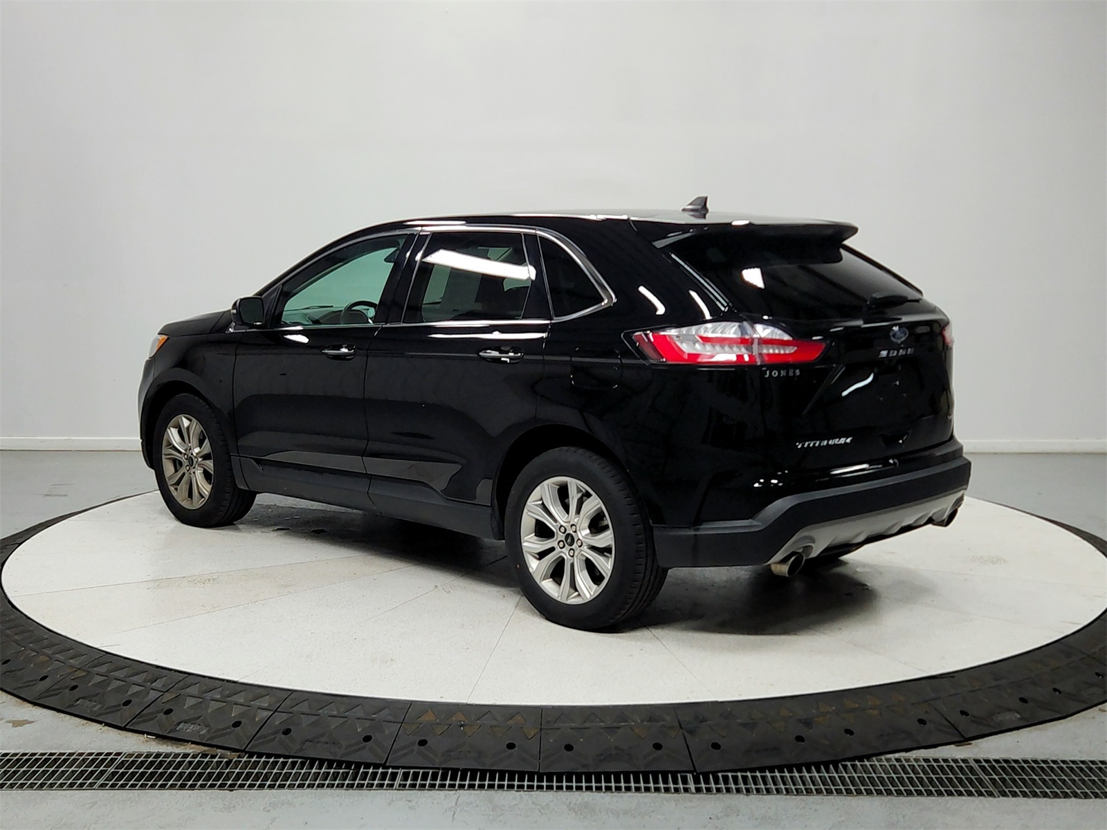 2024 Ford Edge Titanium photo 5