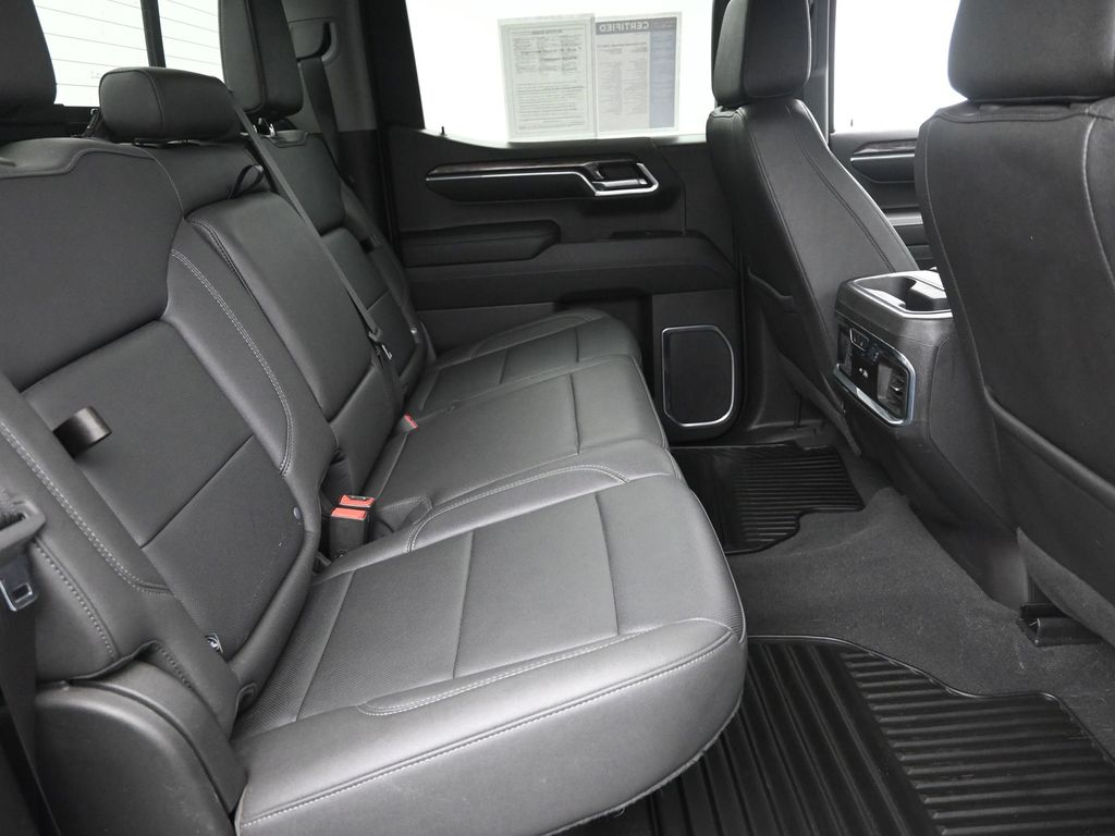 2023 Chevrolet Silverado 1500 LTZ photo 3