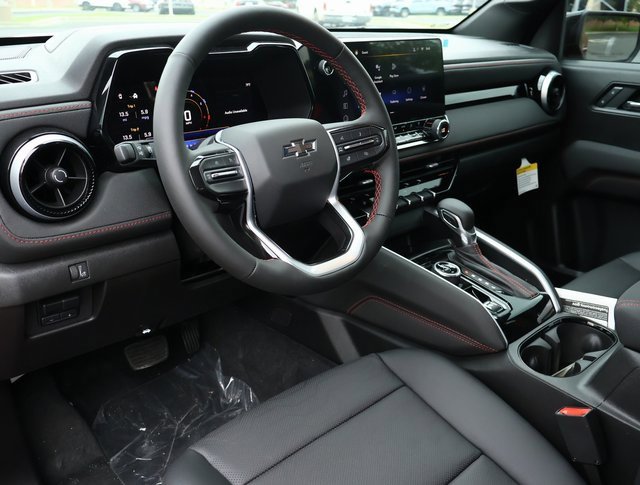 2025 Chevrolet Colorado Z71 photo 2