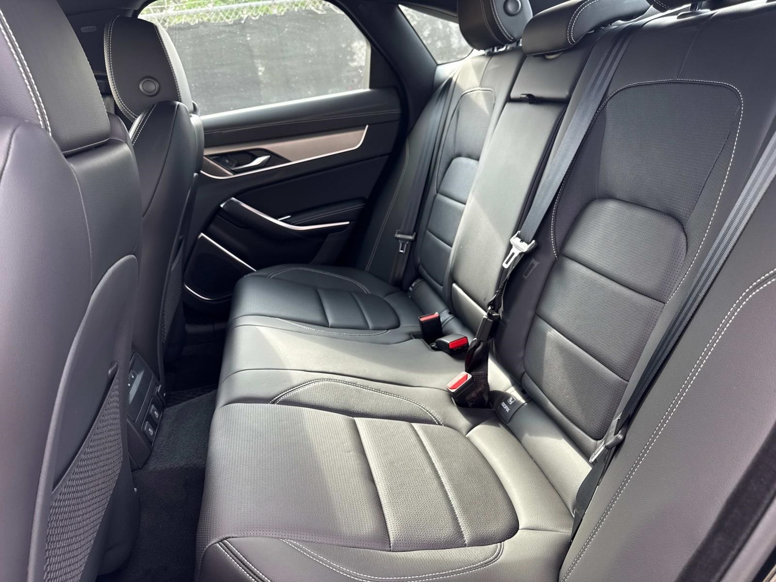2024 Jaguar XF P300 R-Dynamic SE photo 7