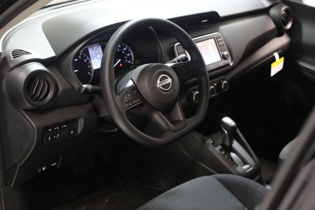 2025 Nissan Kicks Play S photo 7