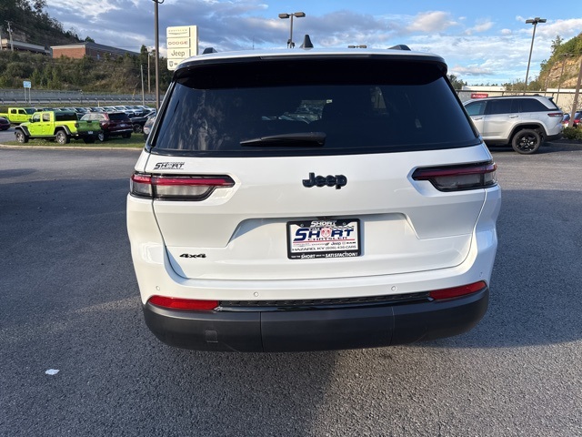 2025 Jeep Grand Cherokee Altitude photo 4