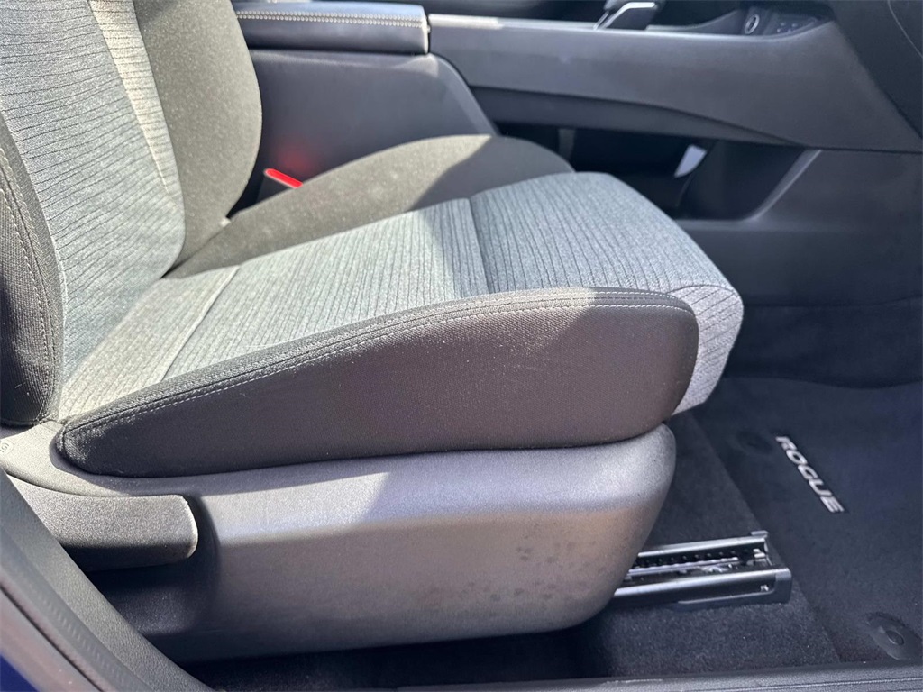 2023 Nissan Rogue SV photo 10