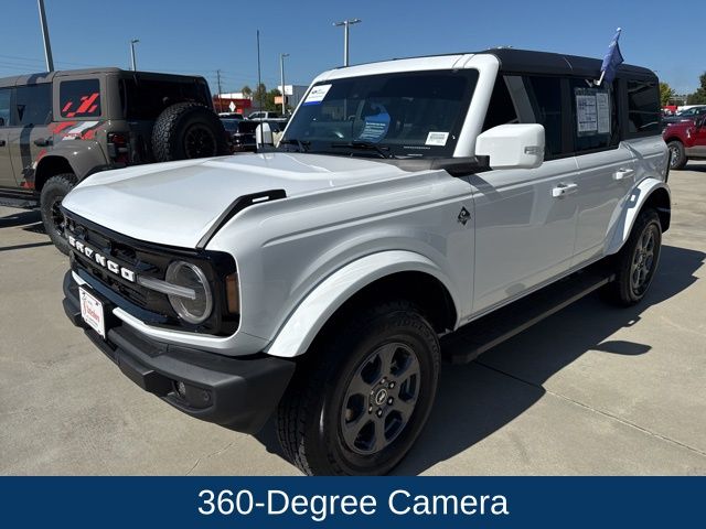 2024 Ford Bronco Outer Banks photo 3