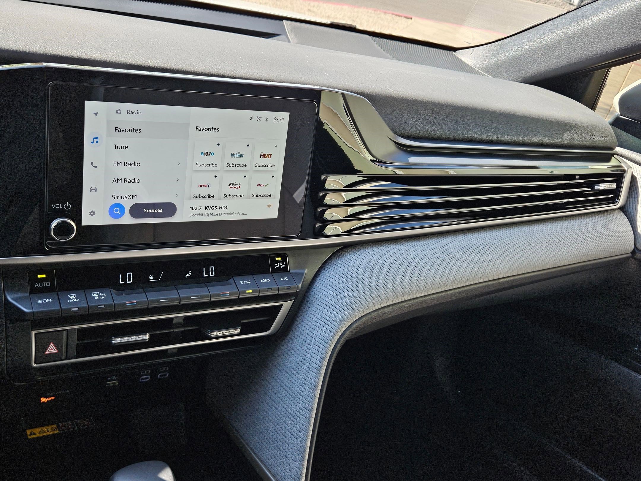 2025 Toyota Camry SE photo 14