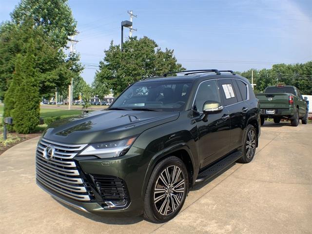 2022 Lexus LX Luxury's photo