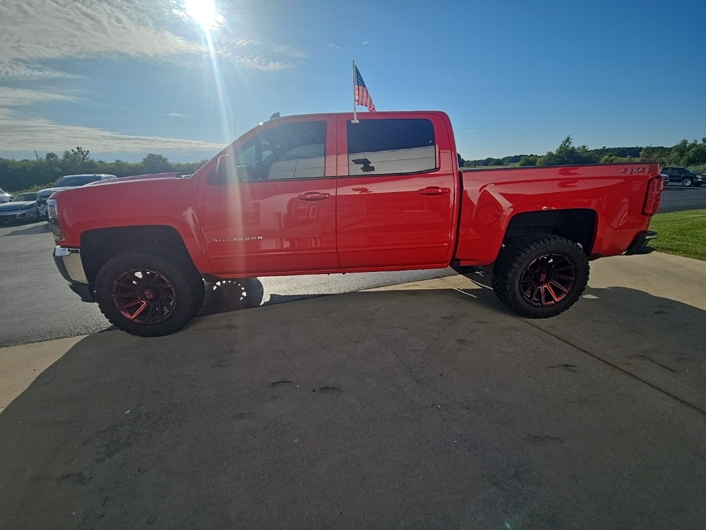 2018 Chevrolet Silverado 1500 LT photo 4