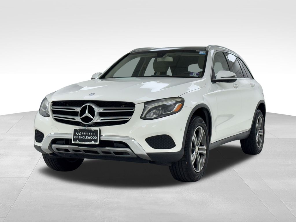 2017 Mercedes Benz GLC 300 4MATIC photo 4