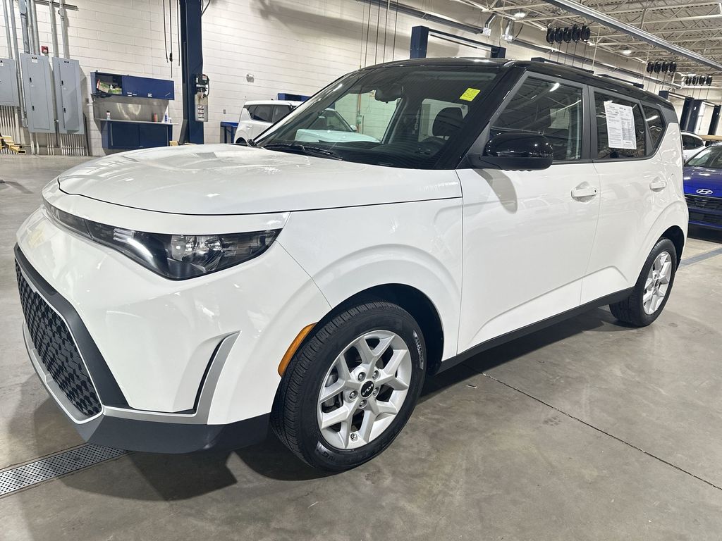 2023 Kia Soul S photo 3