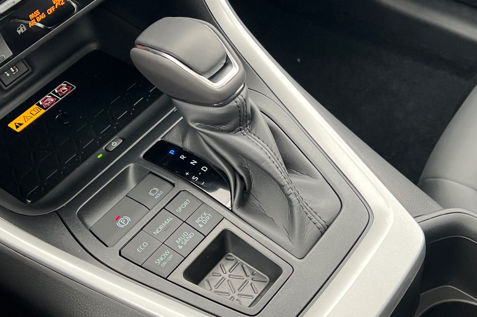 2025 Toyota RAV4 XLE Premium photo 21