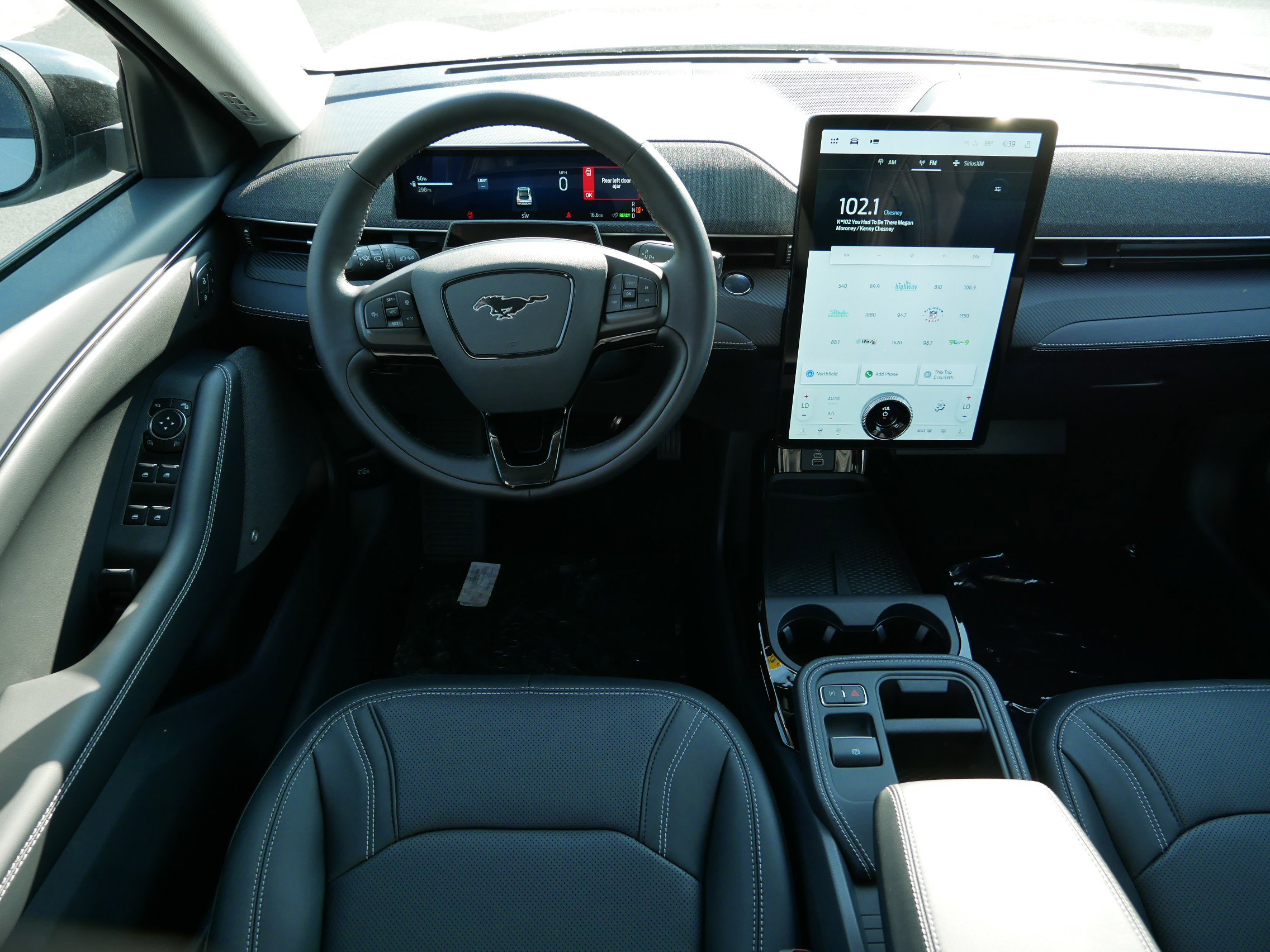 2025 Ford Mustang Mach-E Premium photo 12