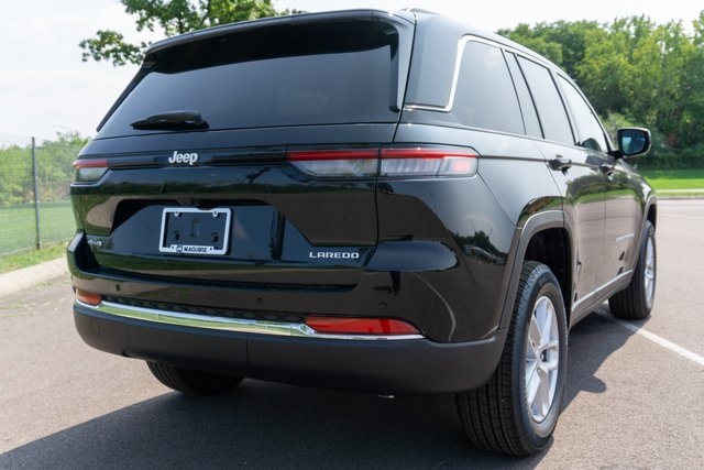 2025 Jeep Cherokee Laredo photo 2