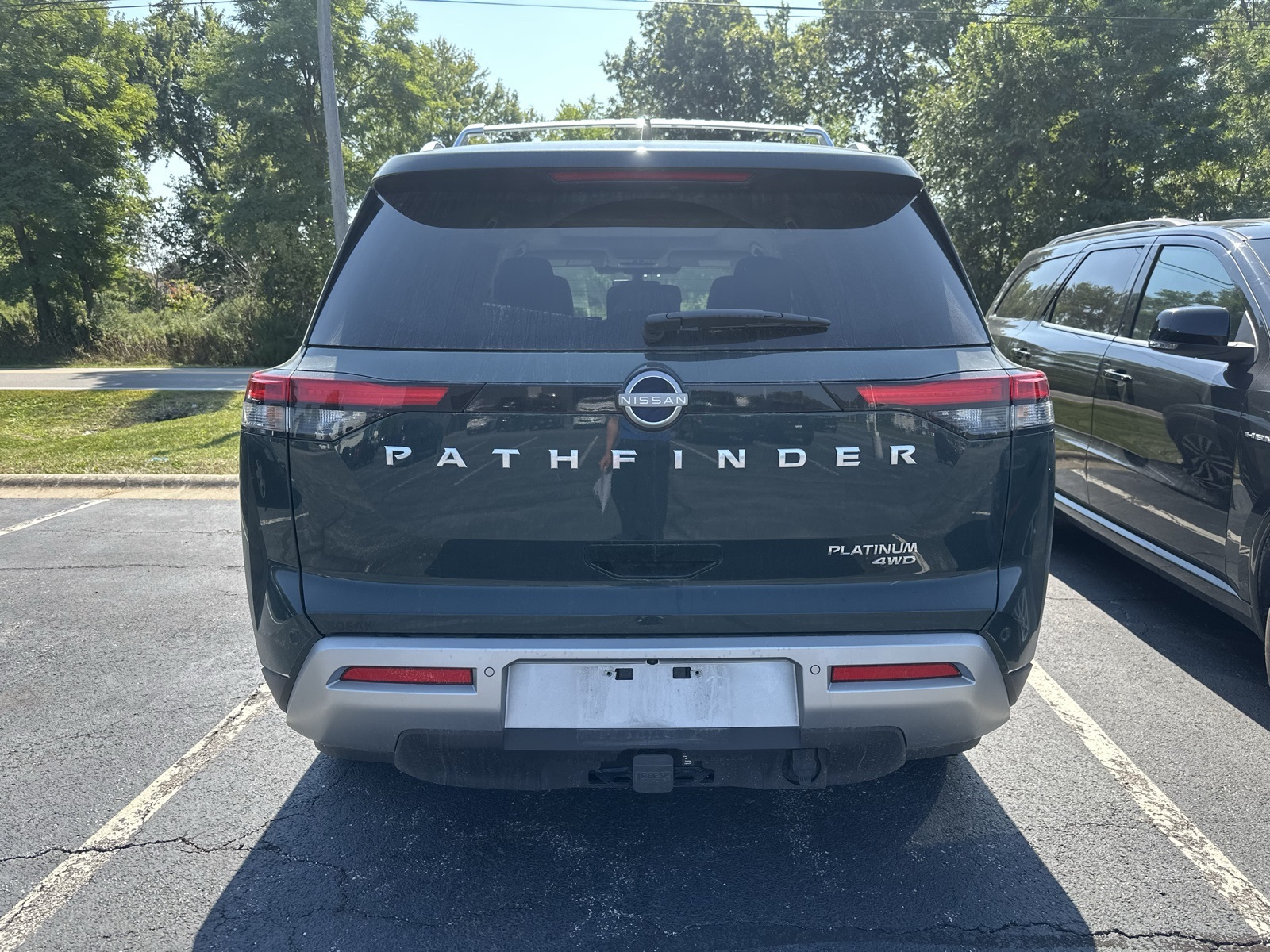 2023 Nissan Pathfinder Platinum photo 4