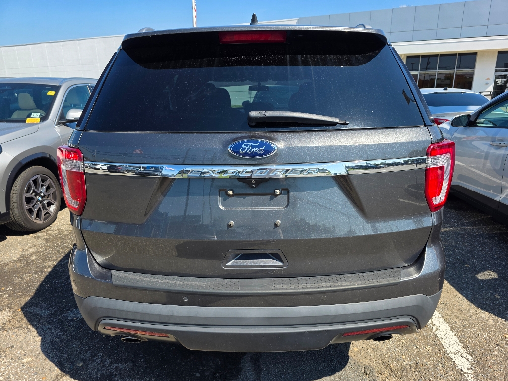 2017 Ford Explorer XLT photo 3