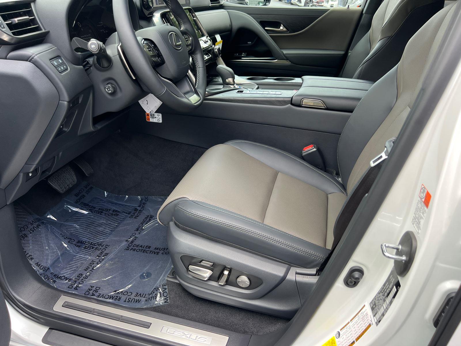 2025 Lexus LX photo 4