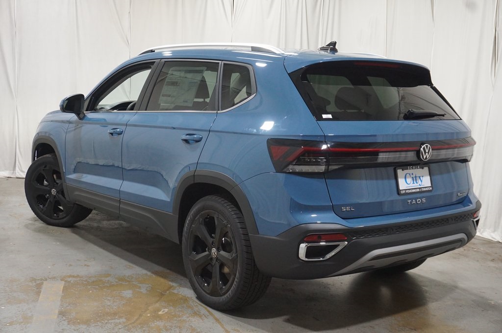 2025 Volkswagen Taos SEL photo 6