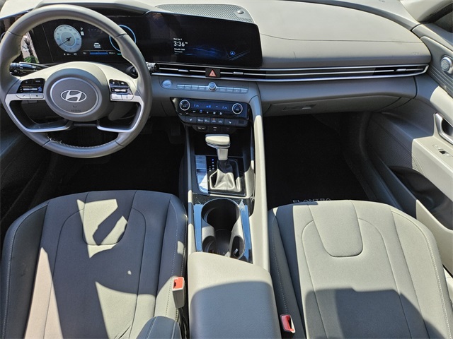 2025 Hyundai Elantra SEL Convenience photo 9