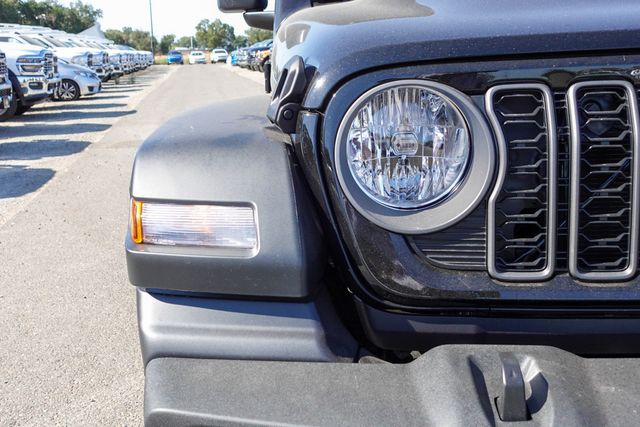 2025 Jeep Wrangler Sport S photo 4