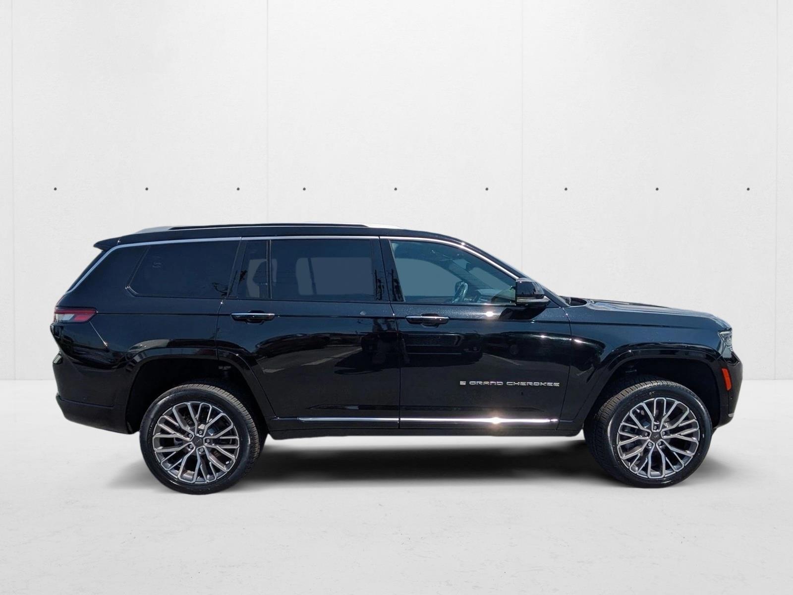 2021 Jeep Grand Cherokee L Summit Reserve photo 4