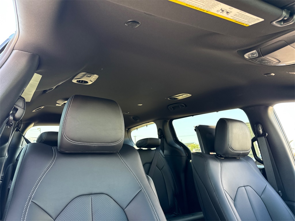 2025 Chrysler Pacifica photo 16