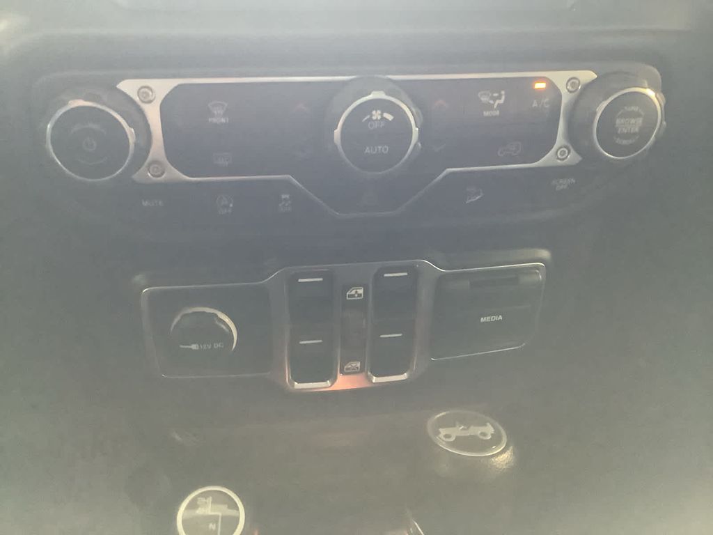 2020 Jeep Wrangler Unlimited Sahara photo 15
