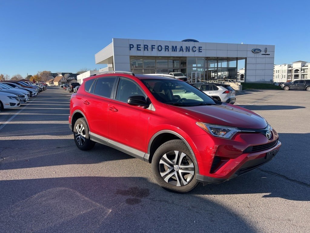 2016 Toyota RAV4 LE photo 2