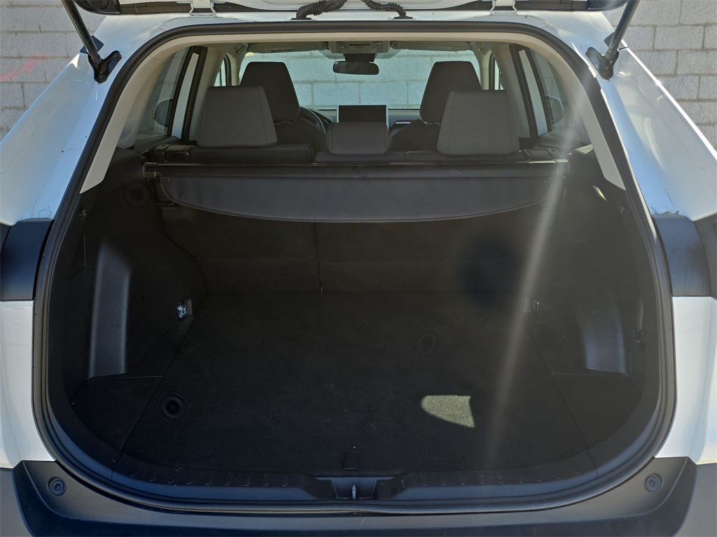 2024 Toyota RAV4 XLE photo 32