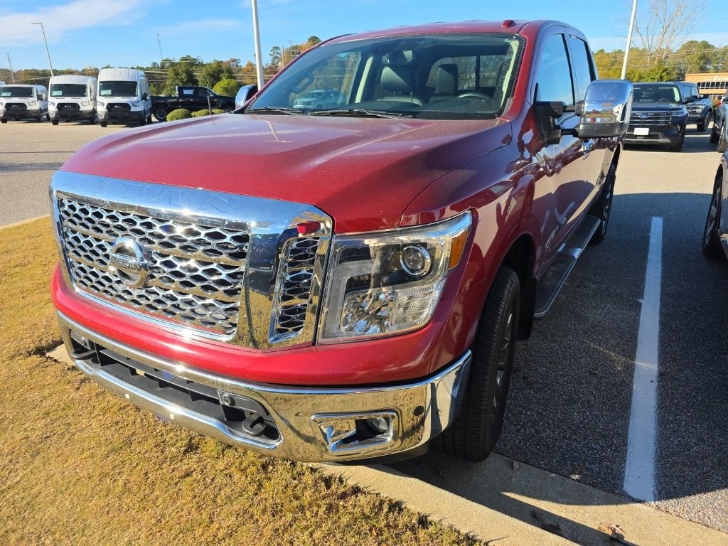 2019 Nissan Titan SL photo 3