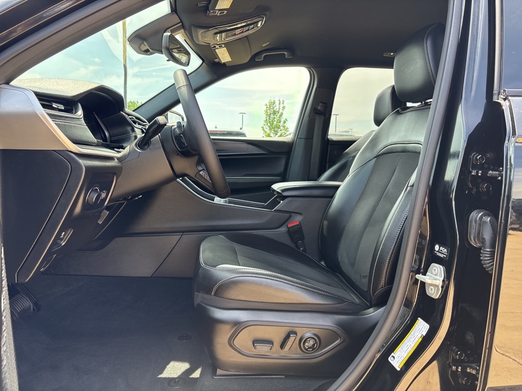 2024 Jeep Grand Cherokee Altitude photo 10