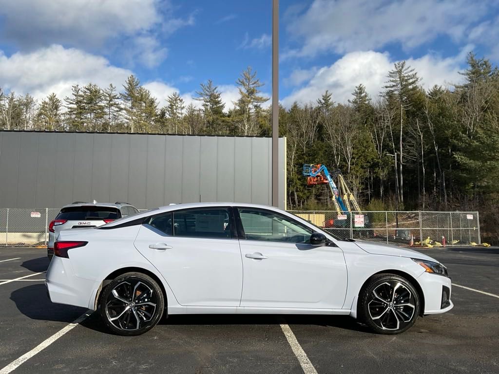 2025 Nissan Altima 2.5 SR photo 8
