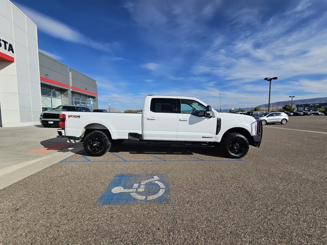 2023 Ford F-350 photo 4