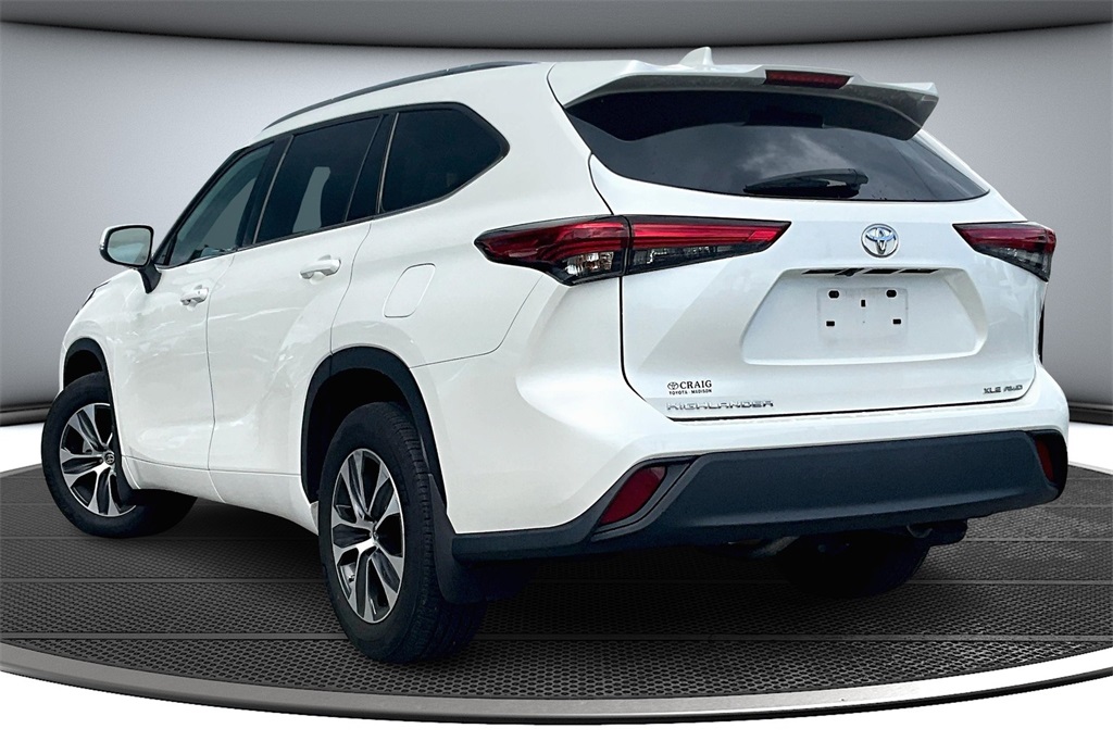 2020 Toyota Highlander XLE photo 2