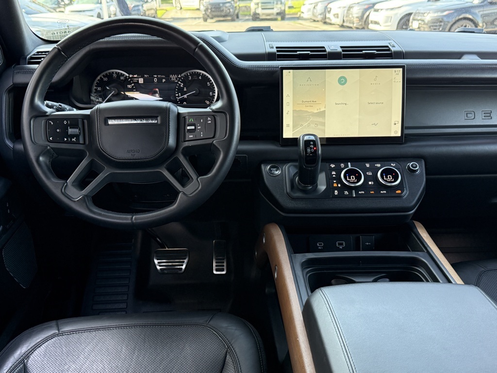 2023 Land Rover Defender 110 photo 25