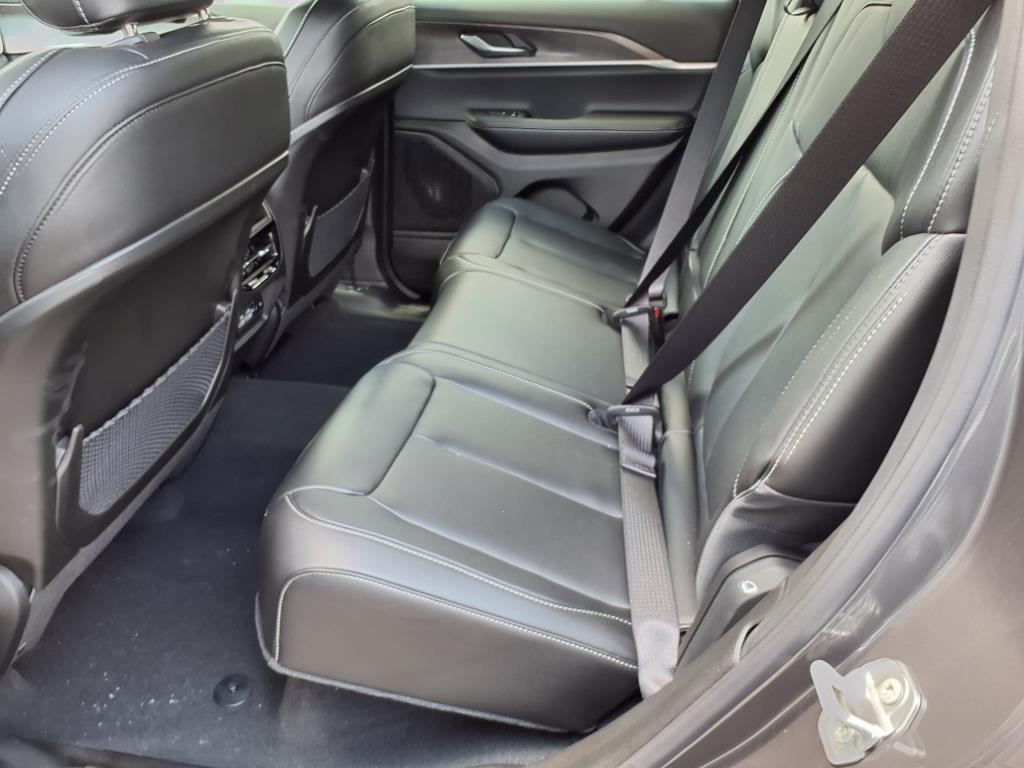 2025 Jeep Grand Cherokee Limited photo 11