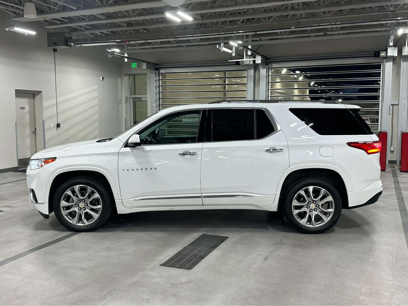 2020 Chevrolet Traverse Premier photo 2