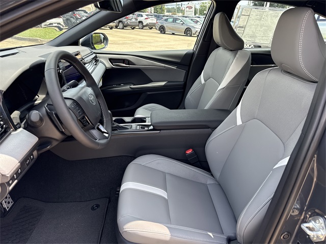 2025 Toyota Camry SE photo 9