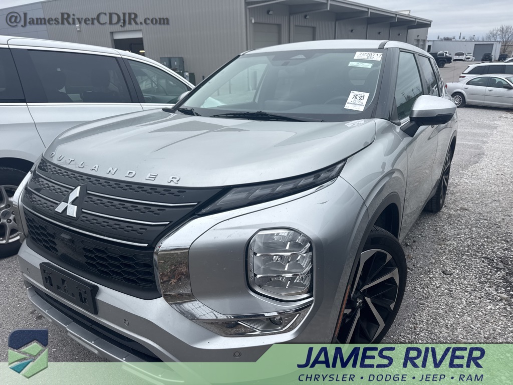 2022 Mitsubishi Outlander SE's photo