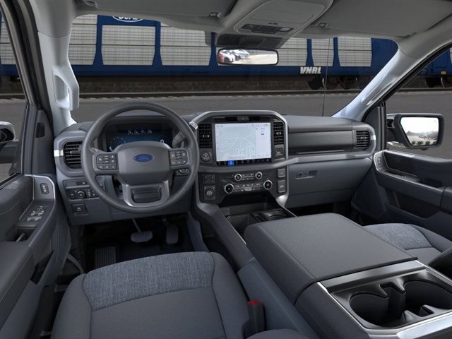 2025 Ford F-150 XLT photo 4