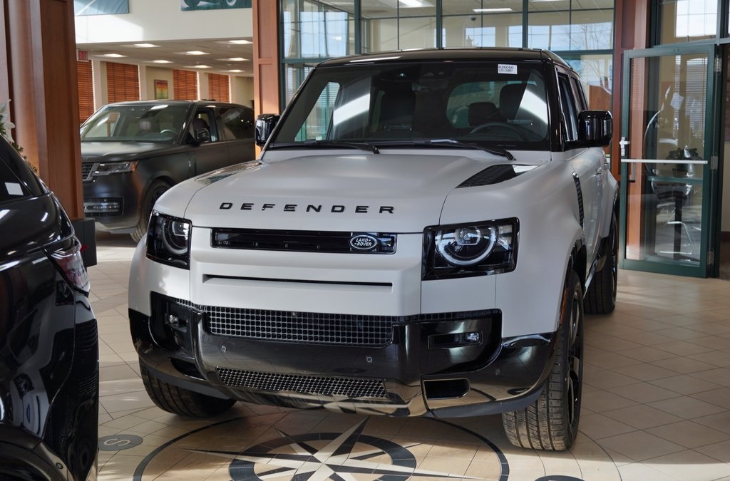 2026 Land Rover Defender X-Dynamic SE's photo