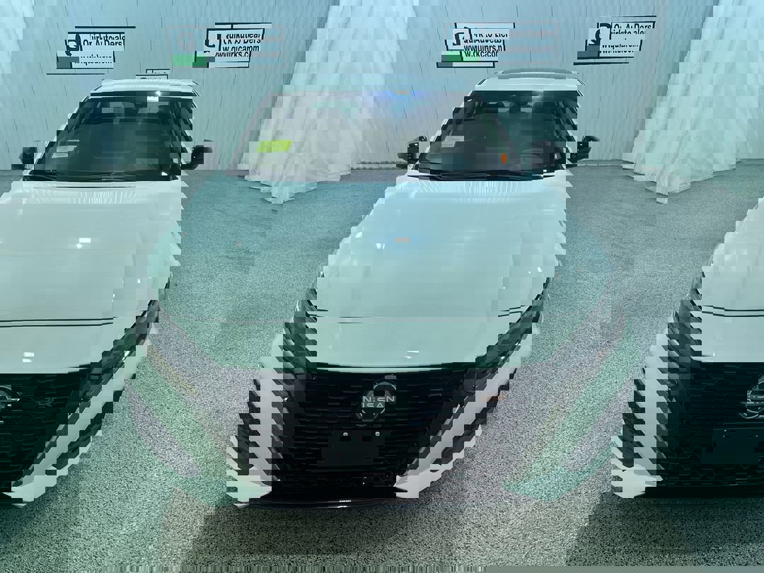 2025 Nissan Altima SR photo 2