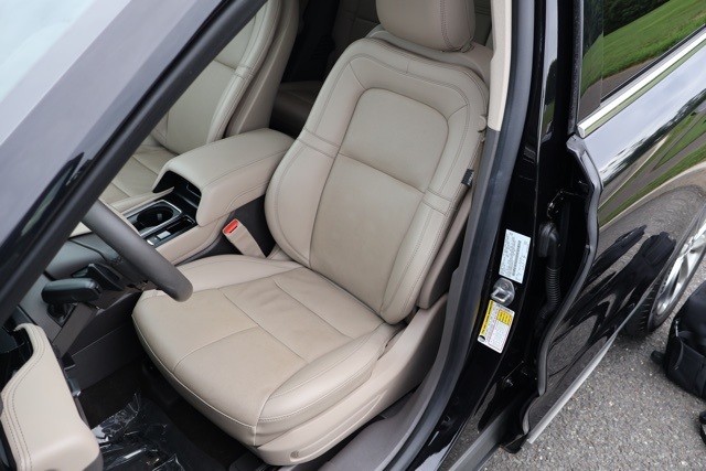 2022 Lincoln Corsair Standard photo 16