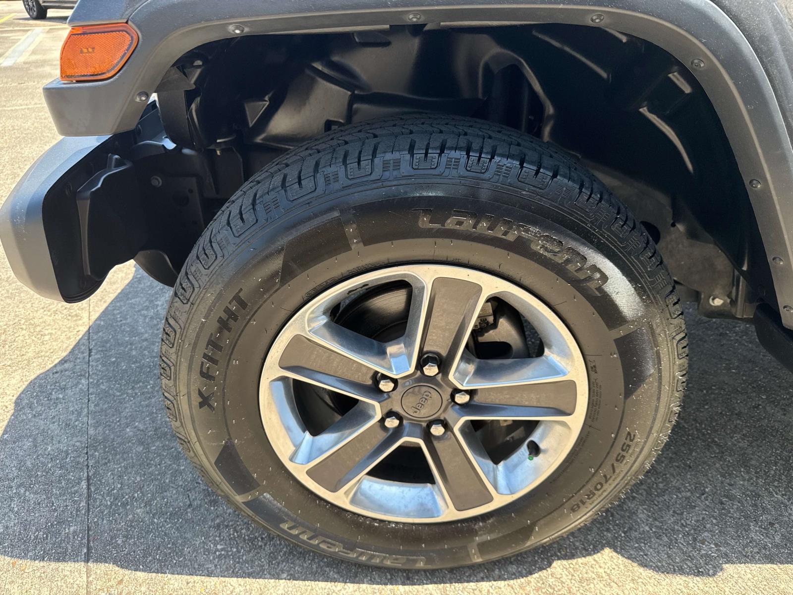 2020 Jeep Wrangler Unlimited Sahara photo 4