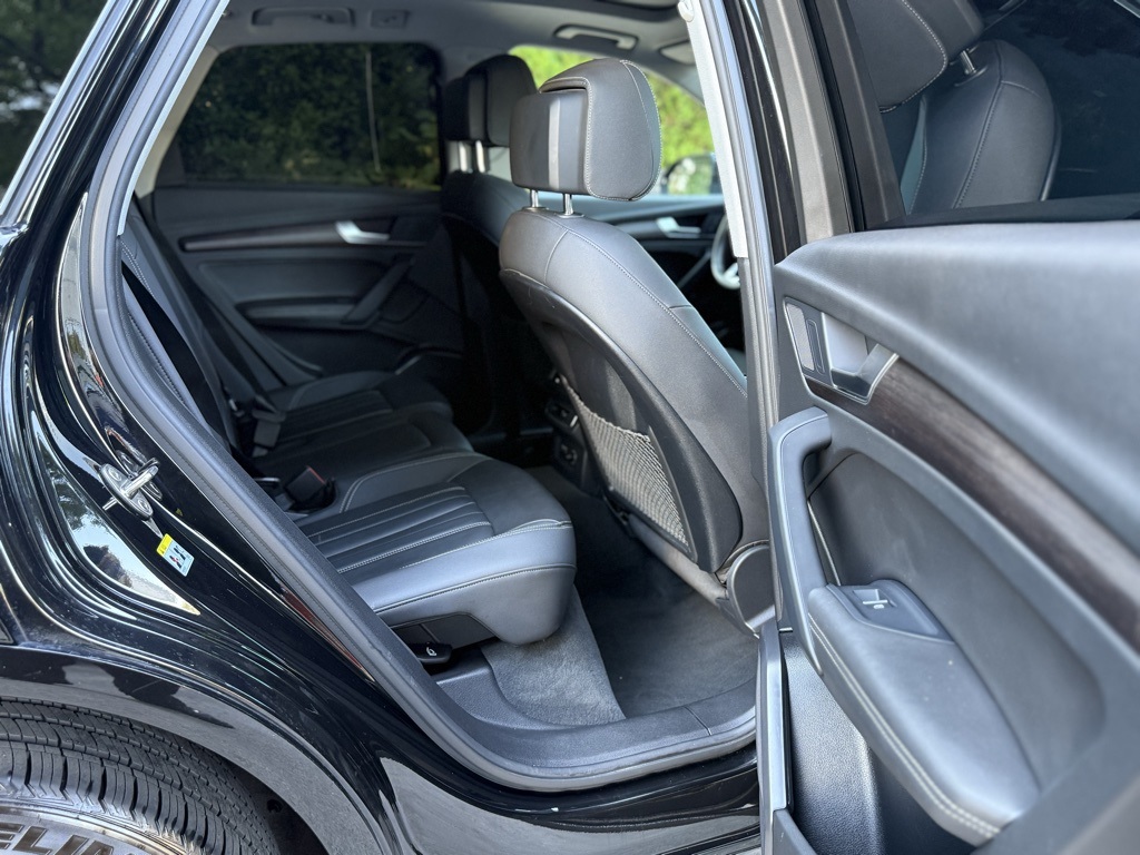 2022 Audi Q5 40 Premium Plus photo 8