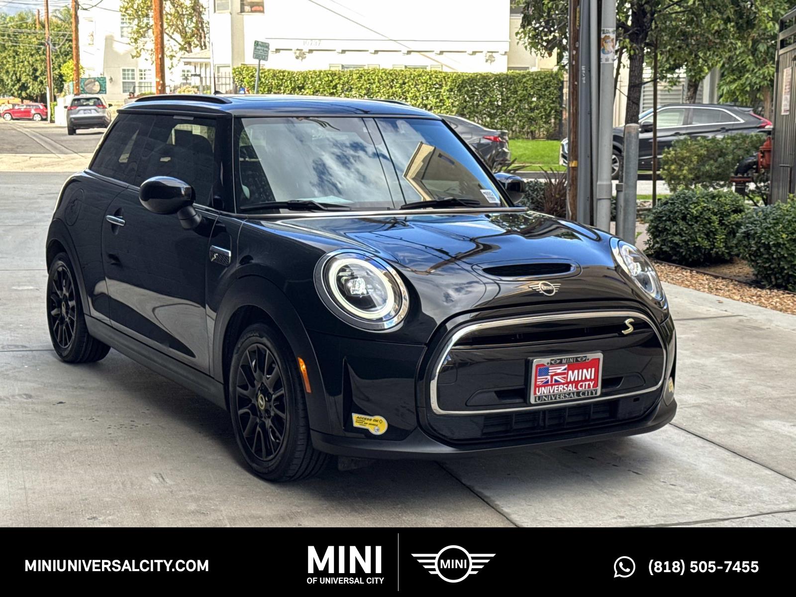 2023 MINI Hardtop 2 Door SE's photo