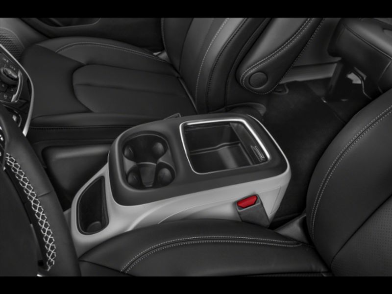 2024 Chrysler Pacifica Touring L photo 10