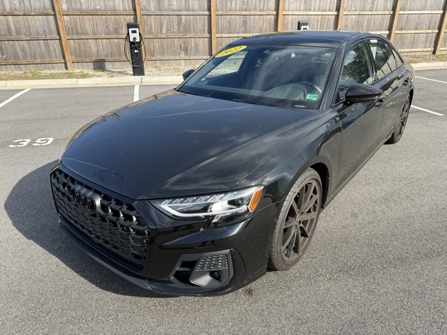 2022 Audi S8 4.0T Quattro photo 3