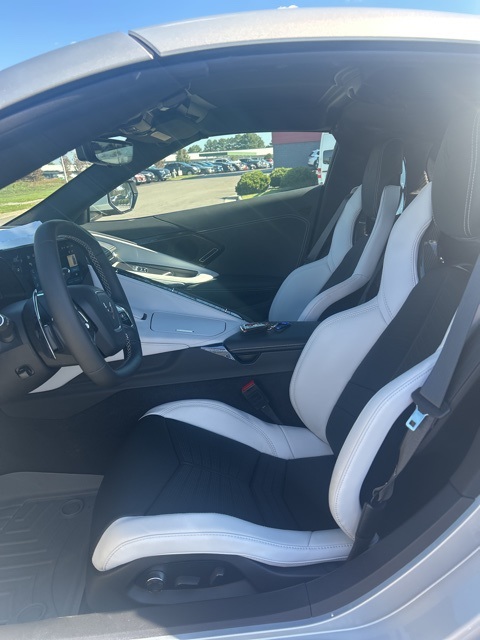 2024 Chevrolet Corvette Stingray photo 3