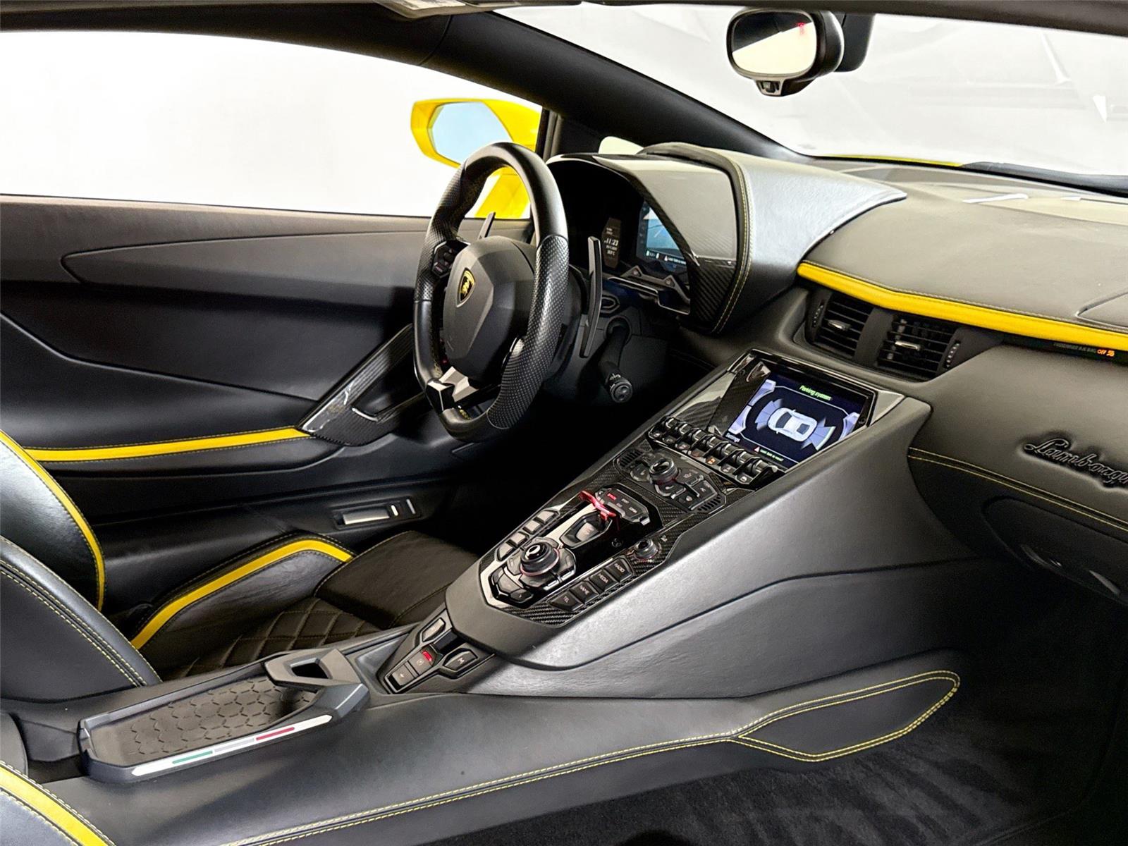 2018 Lamborghini Aventador photo 23
